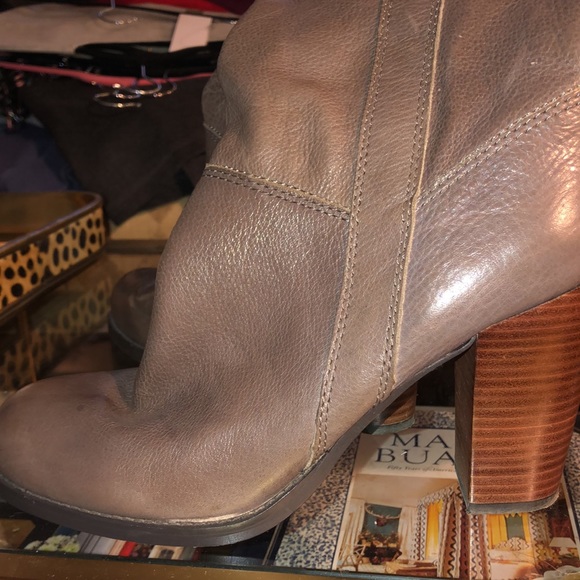 Banana Republic Taupe Leather Boots Sz. 10M EUC - Picture 8 of 9